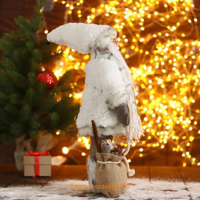 Дед Мороз "В белой шубке с лыжами" 45 см
